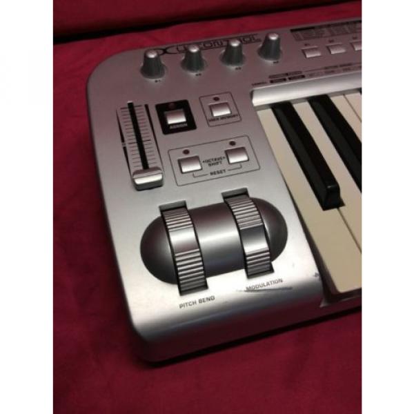 Behringer UMX25 U-Control USB/MIDI Keyboard controller #2 image