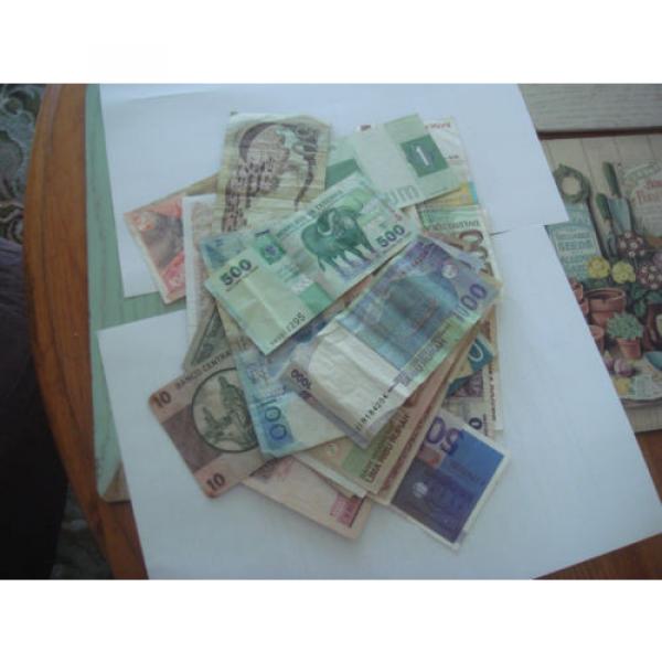 Collection of Thirty Two notes from around the world. See scans #2 image