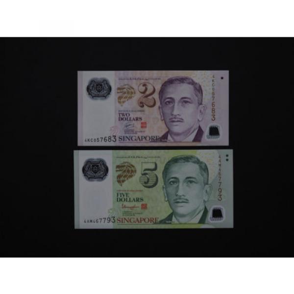SINGAPORE BANKNOTES  -  EXCELLENT SET OF TWO NOTES IN LOVELY MINT UNC #1 image