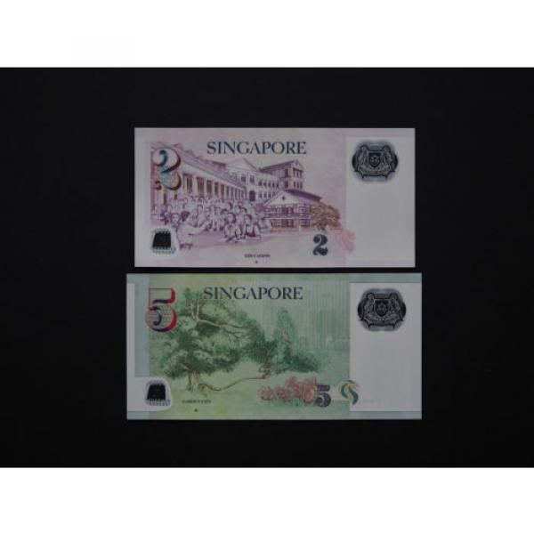 SINGAPORE BANKNOTES  -  EXCELLENT SET OF TWO NOTES IN LOVELY MINT UNC #2 image